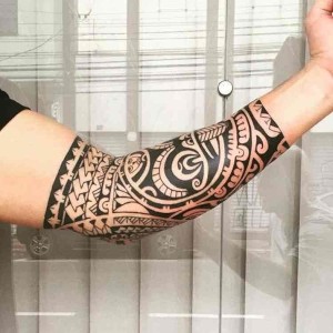 los mejores tatuajes maories en el brazo